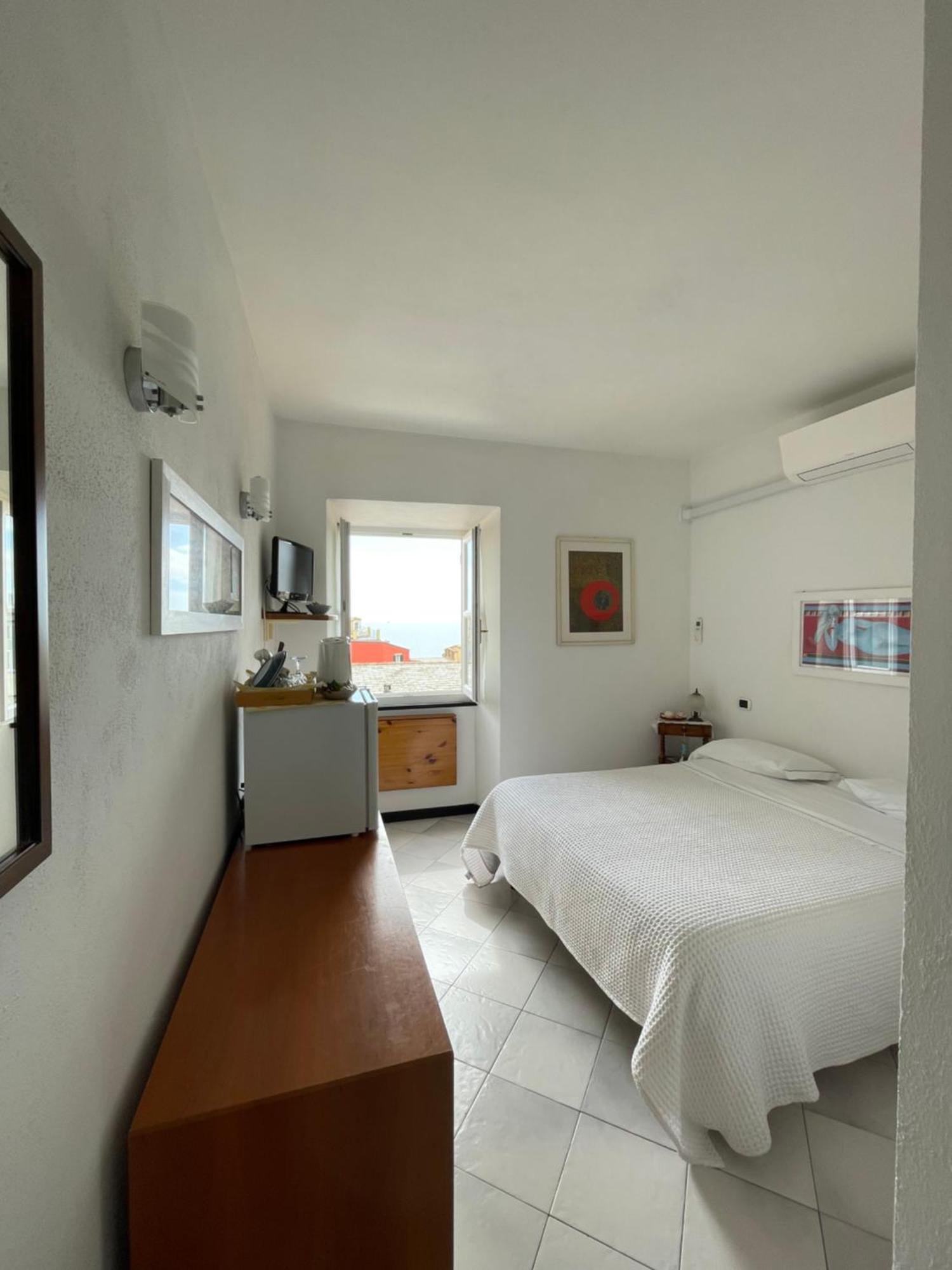 Camera Vista Mare Francesca Hotel เวอนาซซา ภายนอก รูปภาพ